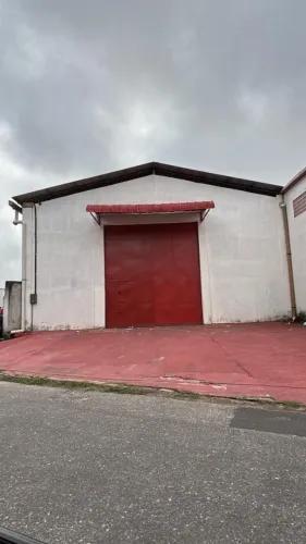ALUGA-SE GALPÃO 