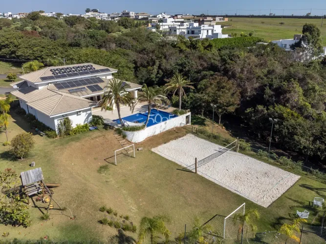 Excelente imóvel térreo com fundo para área verde, com 380m2 de construção em um terreno d