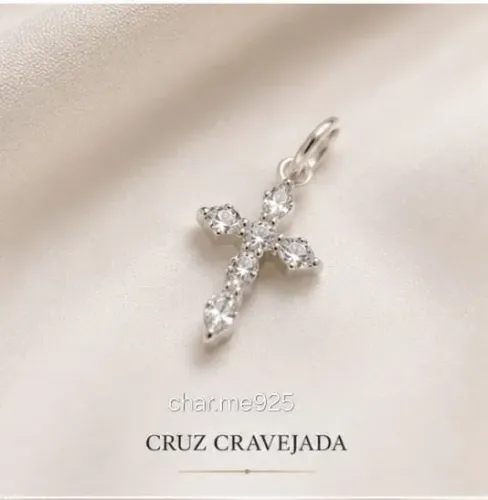  Pingente de Prata 925 Cruz com Zircônias Cravejadas 