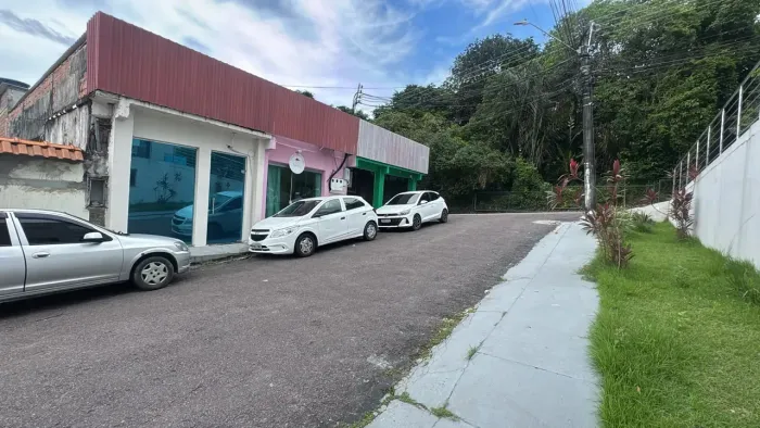 Sala Comercial no Parque 10 | Split e Água Inclusos | Pronta para Uso