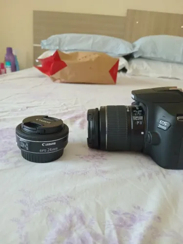 Canon EOS 2000D + lentes 18-55 mm e 24 mm (2 lentes)