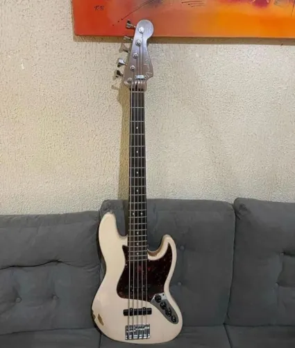 Contra baixo fender 5 cordas MIM