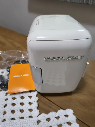 Mini geladeira 12 volts marca Multilaser 