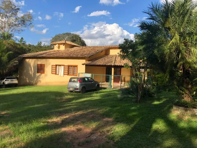 Sítio à venda em Divinópolis/MG com 12.500 m² e 4 suítes