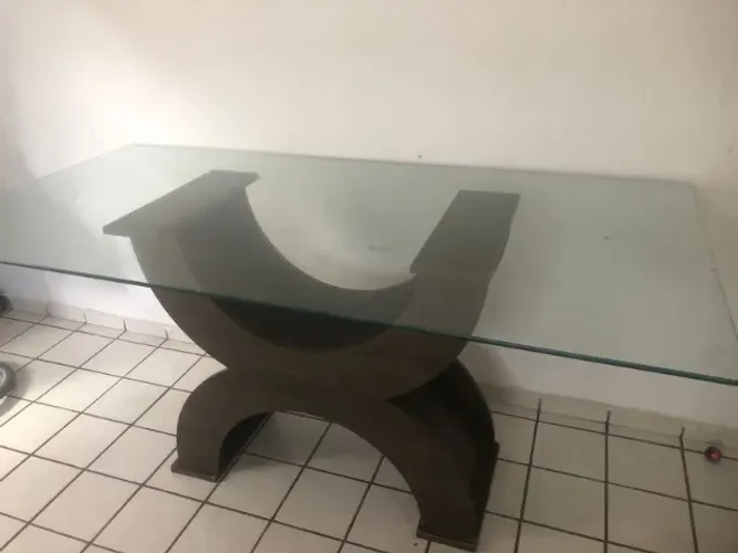 Mesa 6 lugares tampo de vidro s/ cadeiras