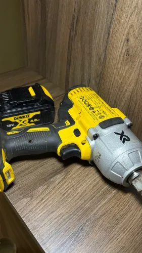 Chave de Impacto Dewalt 3/4 20V Max - DCF897 + Bateria 4.0Ah