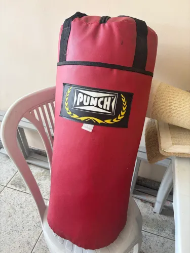 Saco de Pancadas Punch Cheio + Suporte de Teto