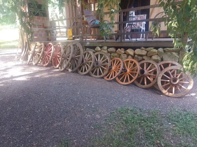 Rodas de carroça Valores entre R$200,00 e R$300,00 cada