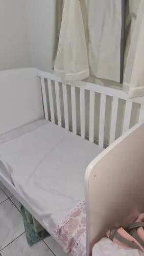 Berço com 3 alturas e vira cama!