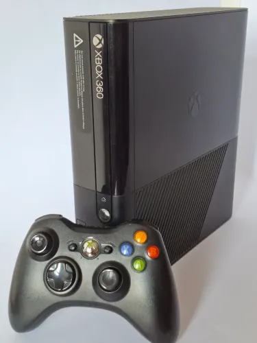 Xbox 360 Super Slim 64GB