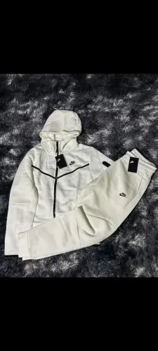 CONJUNTO NIKE TECH