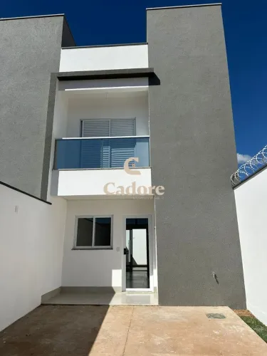 Sobrado no Bairro Novo Mundo 2/4 sendo duas suítes 1 com sacada