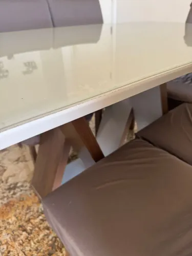 VENDO MESA COM TAMPO DE VIDRO