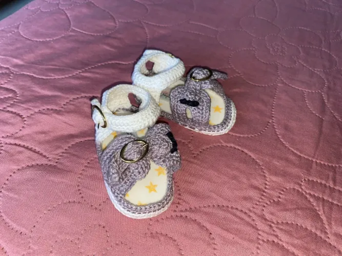 Sandália de crochê para bebês