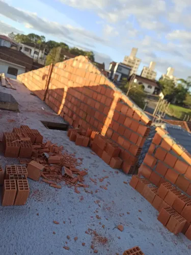 Pedreiro disponível