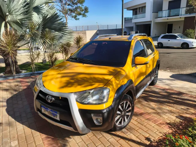 Toyota Etios Cross 1.5 Flex 16V 5P Mec. 2015