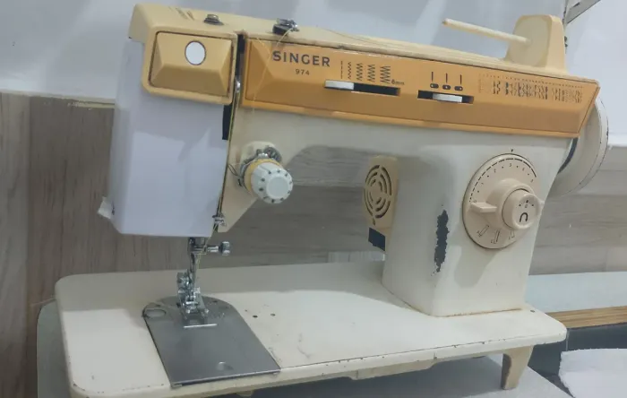 Máquina de Costura Singer