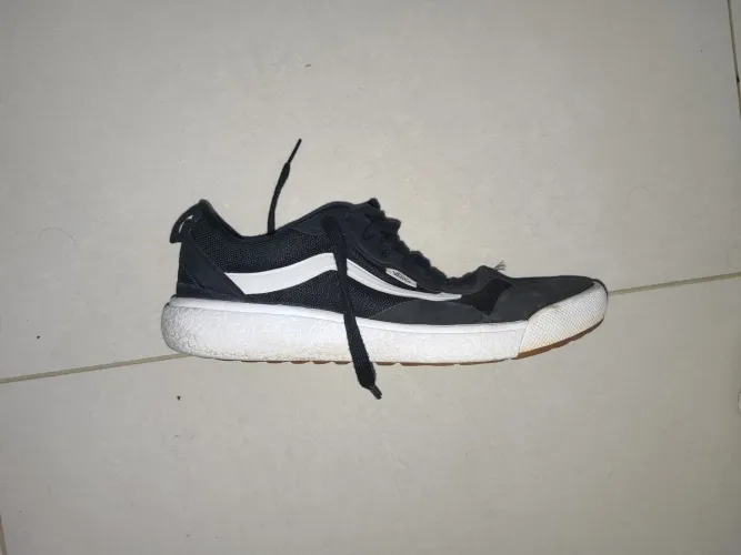 Vans Ultrarange Preto e Branco