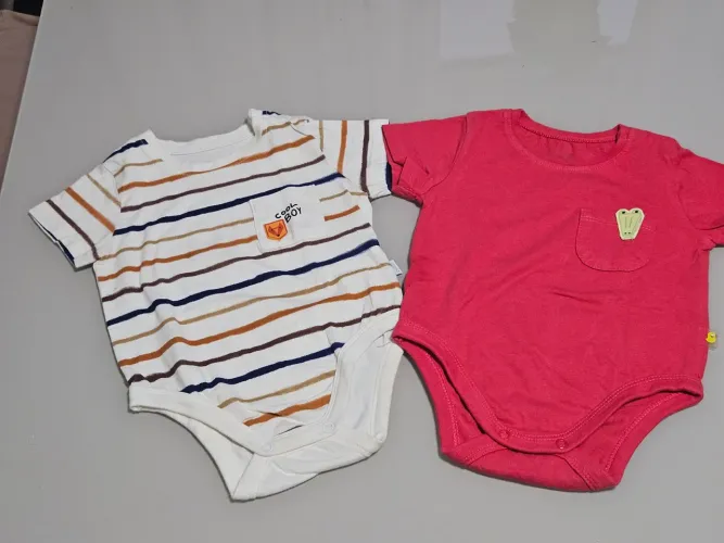 Dois Body bebê menino da Alphabeto - 9-12M