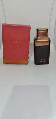Perfume The blend saffron eu de parfum 100ml usado volumetria tem 99ml aproximadamente