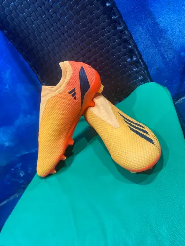 Chuteira Adidas
