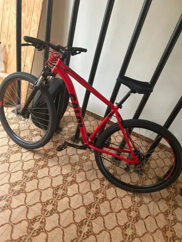 BICICLETA CALOI ARO 29 0km 21 marchas 7 velocidades 
