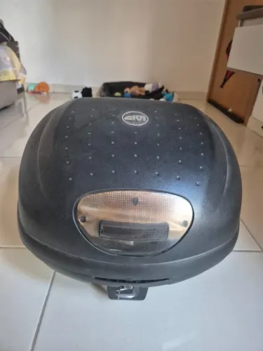 Baú com bagageiro GIVI