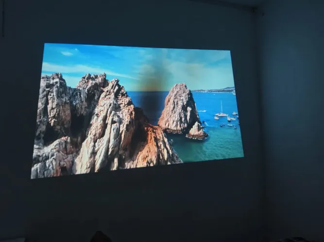 Projetor HY300 + controle defeito: adaptações na lente interna e parte externa desalinhada
