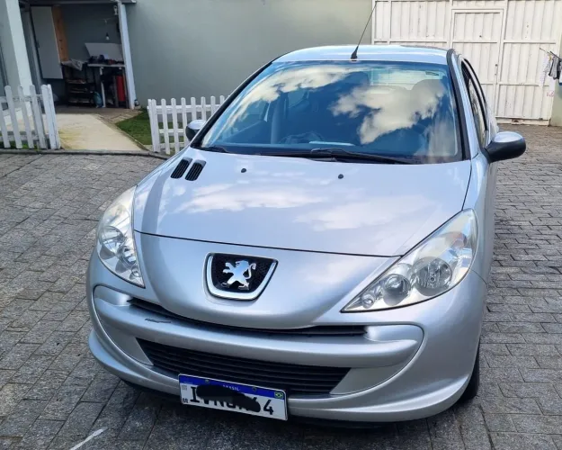 Peugeot 207 Active 1.4 Flex 8V 5P 2014