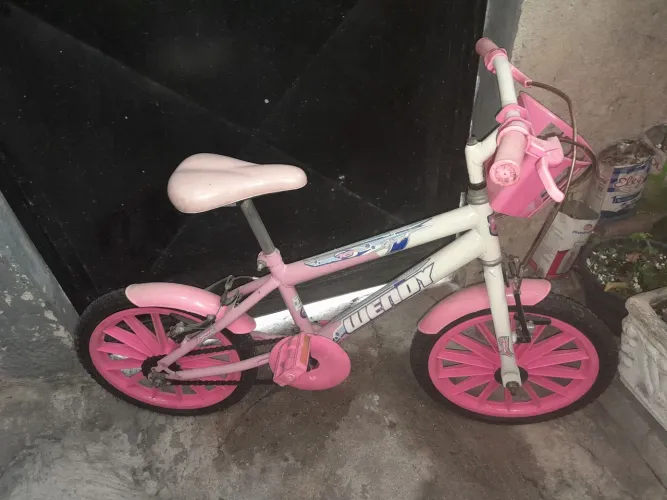 Vendo 2 bicicletas uma aro 16 outra aro12