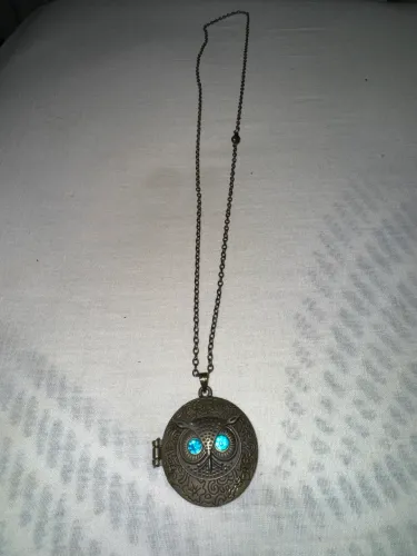 Colar Vintage/ antigo Relicário de Coruja