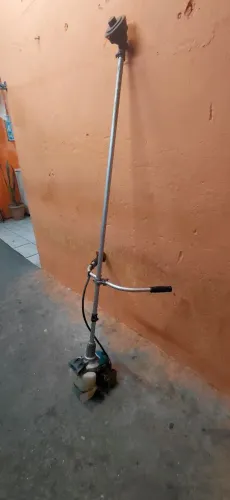Roçadeira a Gasolina Makita