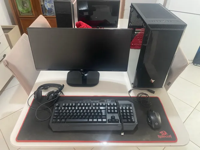 Computador gamer com LED completo  monitor 29``(Necessita manutenção) Não vendo separado
