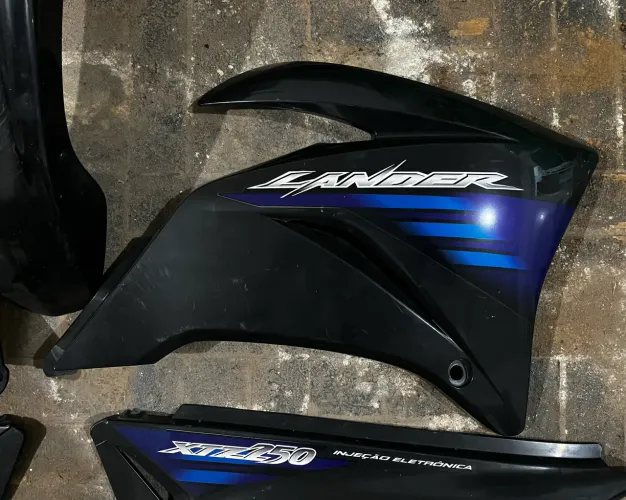 Carenagens originais Lander 250 2007