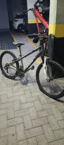 Bicicleta usada BTWIN amortecedor frontal aro 24