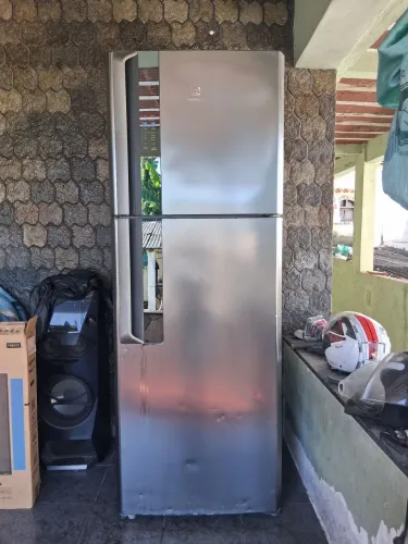 Geladeira Electrolux Frost Free Inox grande