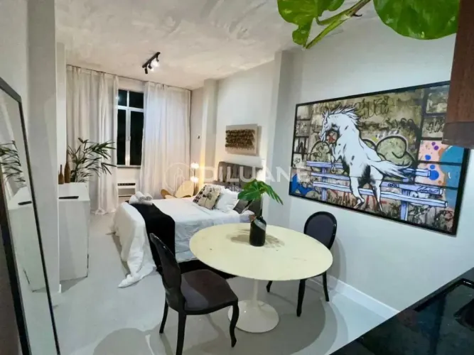 Apartamento - / Residencial / Copacabana