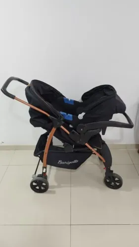 Carrinho de bebe com bebe conforto Burigotto