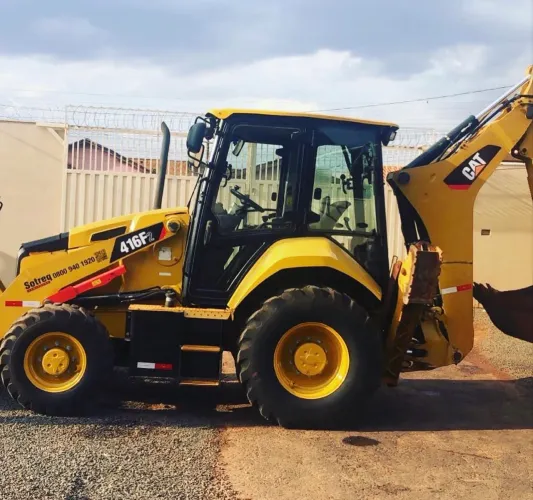 Retroescavadeira Caterpillar 416F2 19/19 