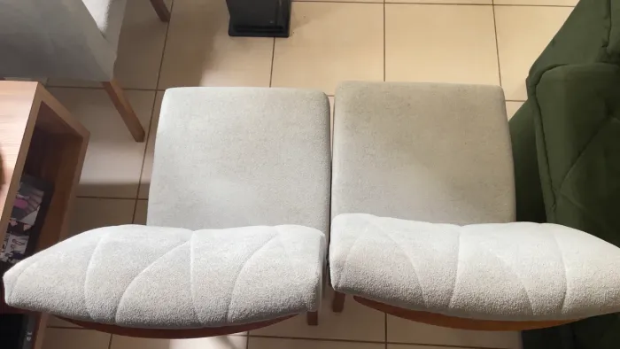 Vendo 2 cadeiras muito conservadas, estado de novas