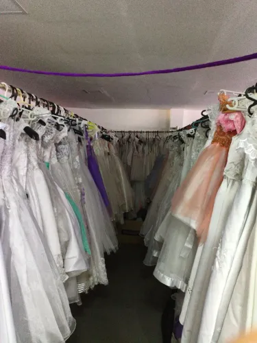 Vende-se vestidos noivas,damas,festas