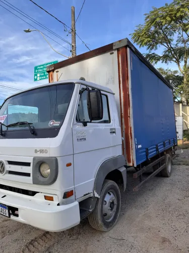 Caminhão Delivery 8-150; Baú Sider; Ano/modelo 2006