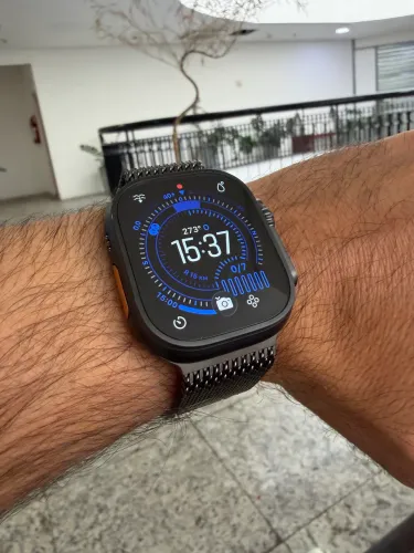 Apple Watch Ultra 3 Black Titanium Milanese Loop