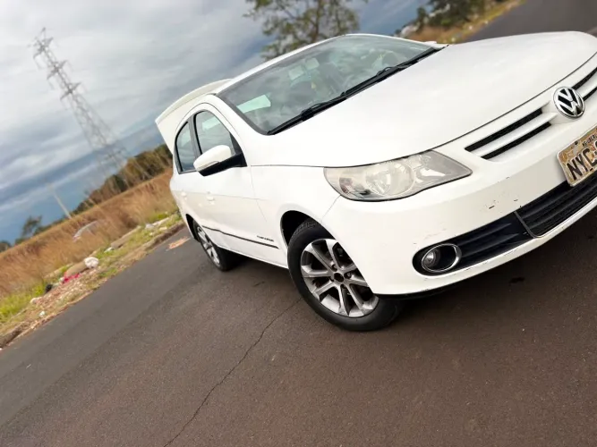 Volkswagen Voyage Comf/highli. 1.6 MI T.flex 8V 4P 2013