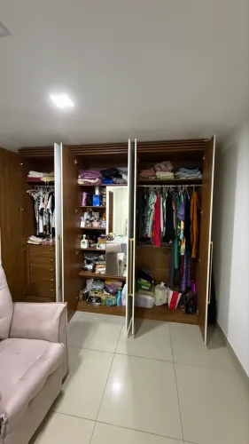 Guarda roupas 6 portas