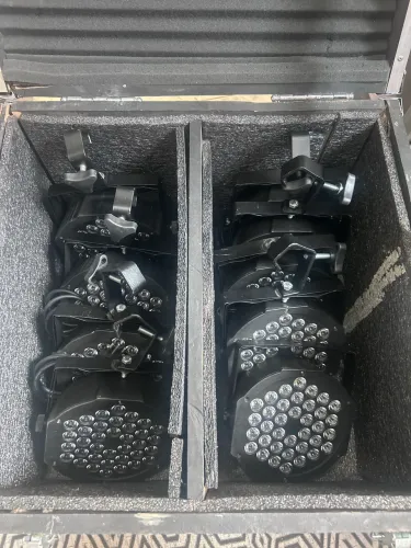 Sistema Completo de PA, Retornos /Subwoofer/Mesa De Som/iluminação completa