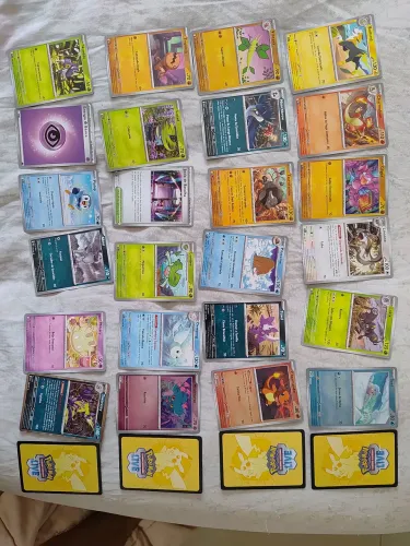 24 figurinhas Pokémon- Mega Evolução Fogo Fantasmagórico