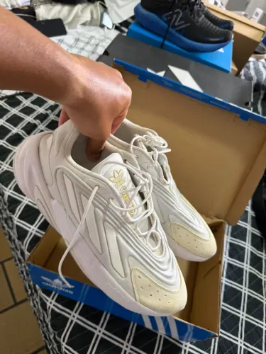 Tênis Adidas