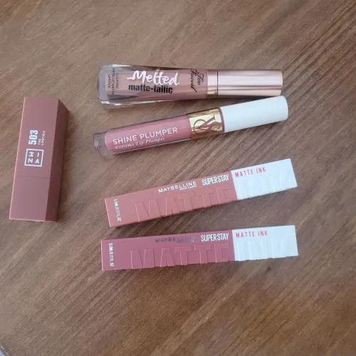 Kit gloss e batons