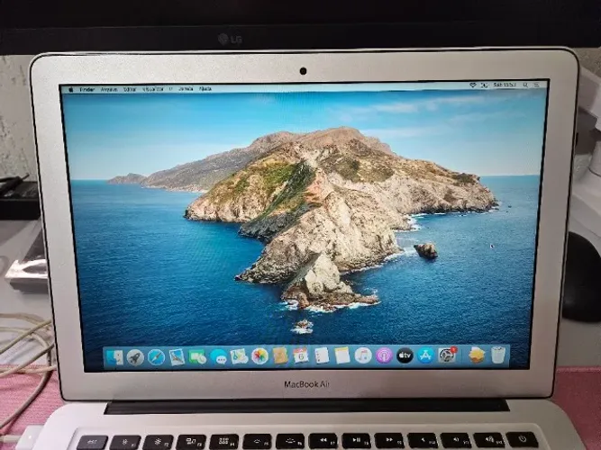 Macbook Air 13" Intel i5 - 8GB 128gb (possivelmente ano 2013)